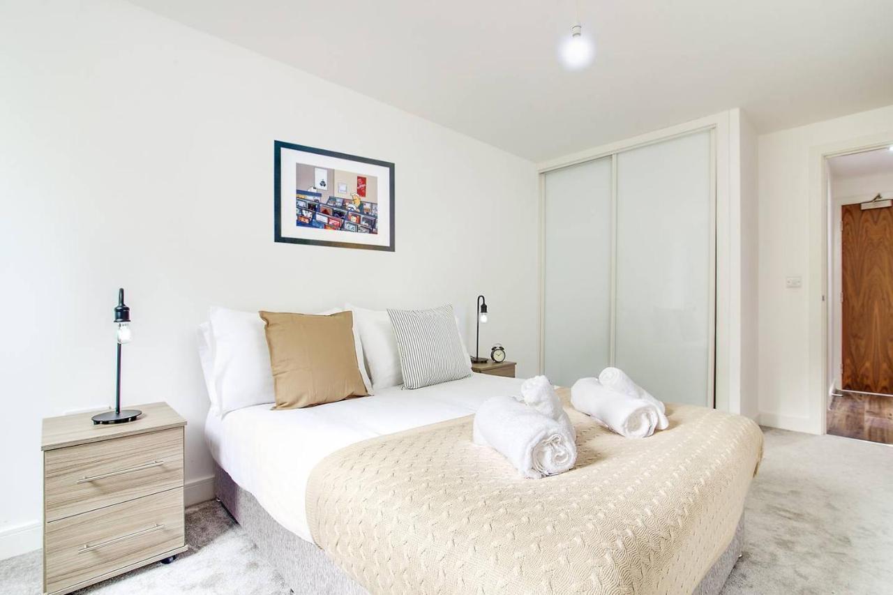 Luxe Modern Apartment By Your Perfect Stay Short Lets Бирмингем Экстерьер фото